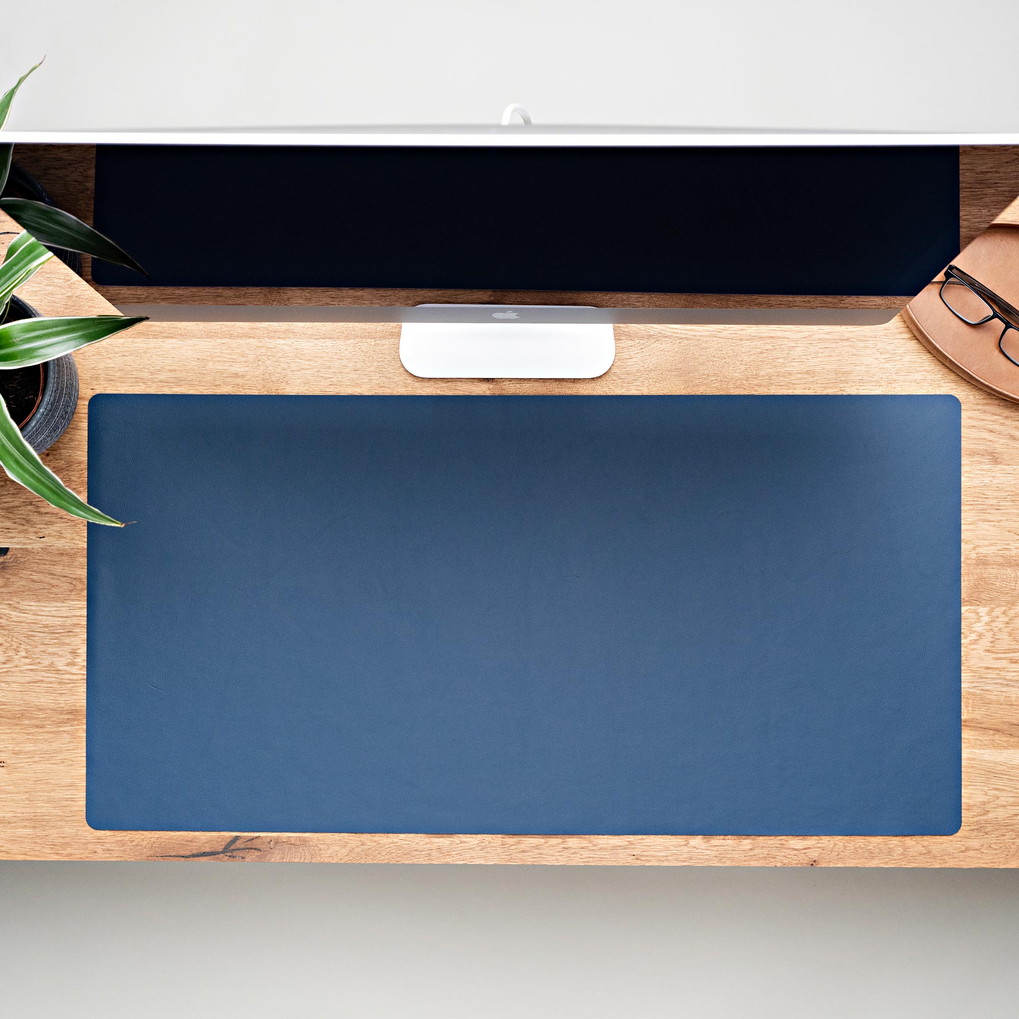 Leather desk pad
