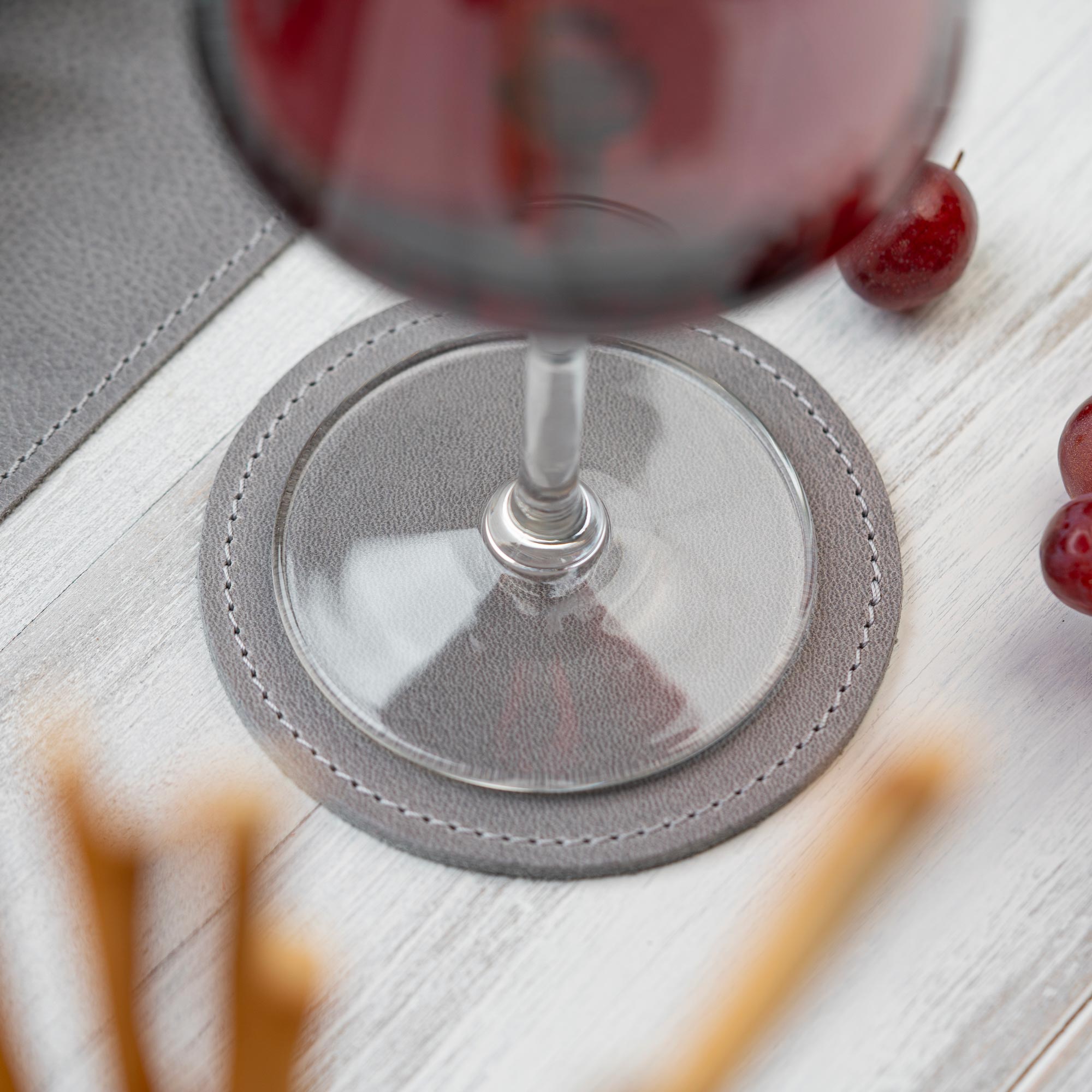 Round glass coasters leather (6 pcs.)